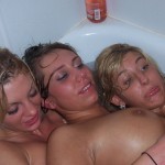 Sexy Babes in der Badewanne