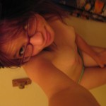 Nacktfotos von 18 jährigem Emo-Mädchen
